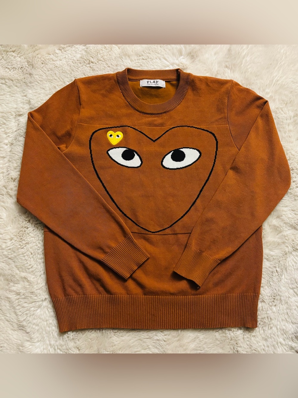 PLAY Comme des Garçons
Brown Heartr Size: Small